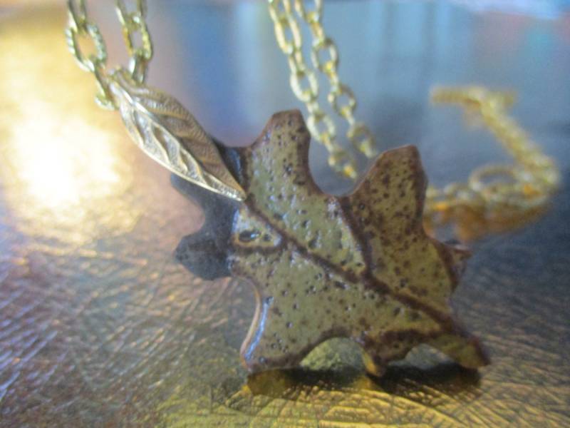 Herbst-Schmuck Porzellan Eichenblatt Anhänger Beige Und Braun Blatt Halskette Herbst von NoahSiannahBeadMine