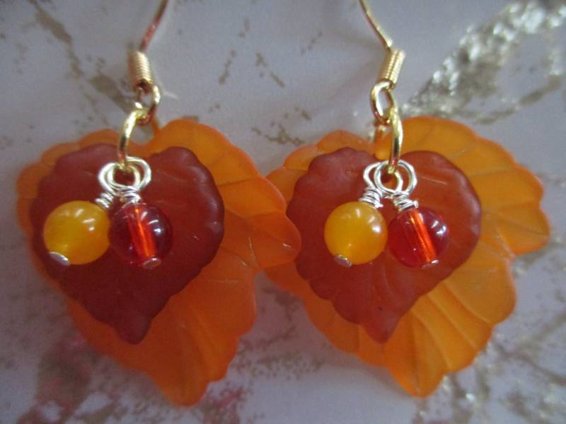 Im Herbst Fallen Blätter Lucite Ohrringe Ernte Schmuck Hübsche Bunte Blatt Maple Leaf von NoahSiannahBeadMine