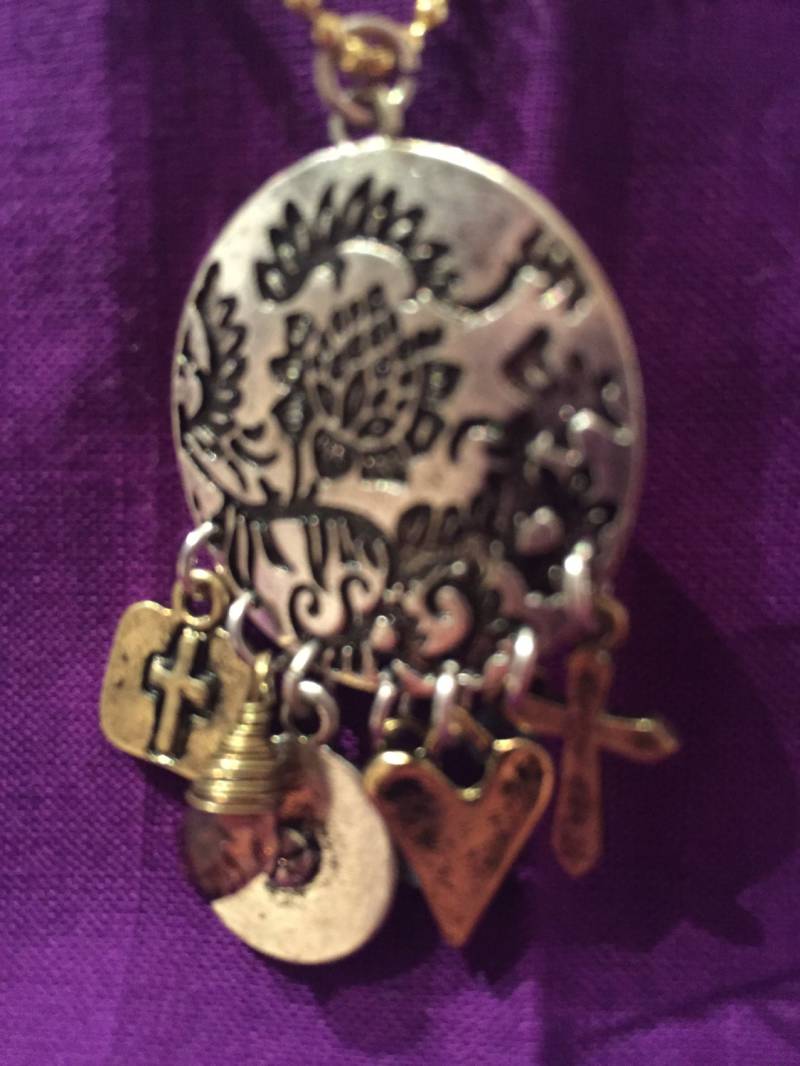 Multi Charme Filigrane Anhänger Halskette Mit 7 Charms, Eleganter Schmuck, Vintage Womens Accessoires, Valentinstag Geschenk, Schmuck von NoahSiannahBeadMine