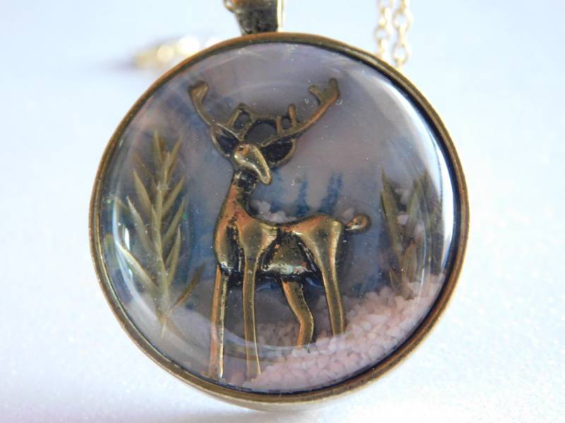 Rentier Im Schnee Cabochon Winter Halskette Gold Weihnachten Schmuck Schöne Wunderland von NoahSiannahBeadMine