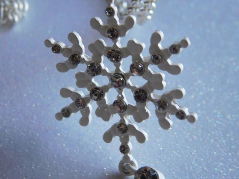 Schimmernden Weißen Schneeflocke Funkelnde Halskette Winter Crystal Drop Beauty von NoahSiannahBeadMine