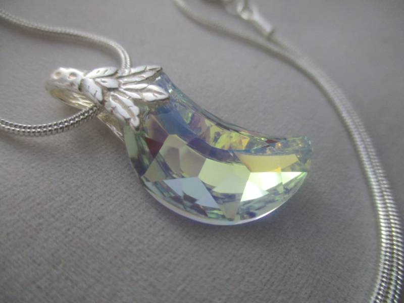 Swarovski Crystal Crescent Moon Halskette Aurora Borealis Mond Elegante Schmuck von NoahSiannahBeadMine