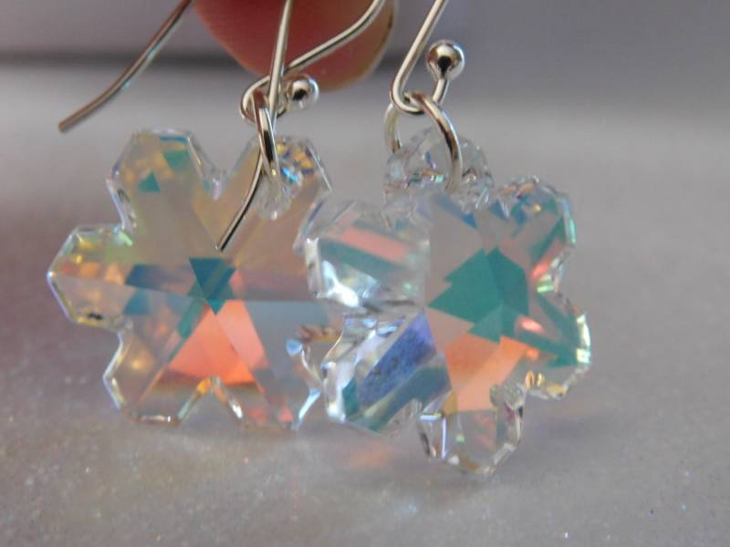 Swarovski Schneeflocke Winter Kristall Ohrringe Ab Tropfen Kristalle Schmuck von NoahSiannahBeadMine