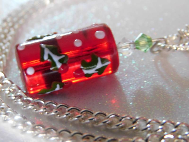 Weihnachts-Schmuck-Holly Lässt Hand Bemalte Lampwork Kette Rot Weihnachten Halskette Schmuck Winter Rote Murano Glas von NoahSiannahBeadMine
