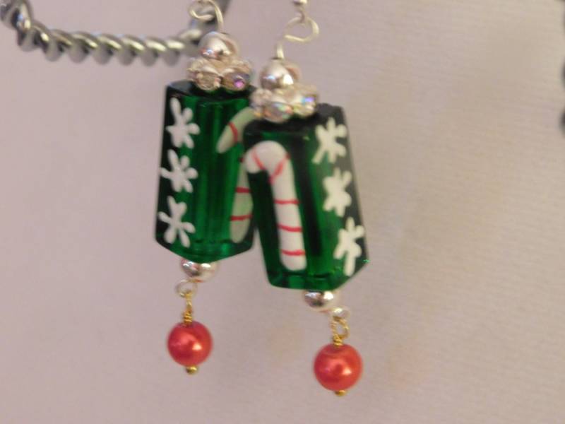 Zuckerstange Lampwork Glas Schneeflocke Ohrringe Weihnachten Grün Bead Schmuck von NoahSiannahBeadMine