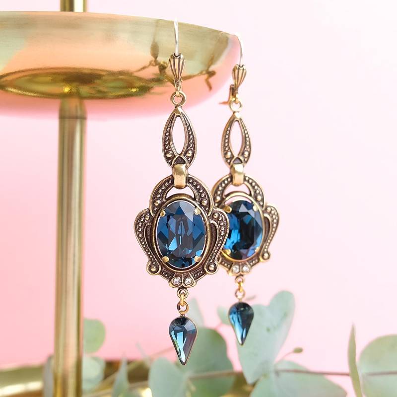 Jugendstil Ohrringe Gold Blau Swarovski Kristalle Retro Ohrhänger Dunkelblau Nobel Schmuck von NobelSchmuck