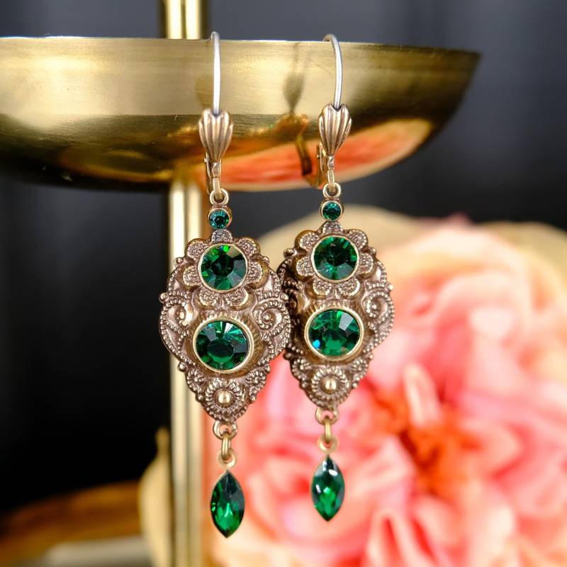 Jugendstil Ohrringe Gold Grün Emerald Ohrhänger Swarovski Kristalle Klappverschluss Nobel Schmuck von NobelSchmuck