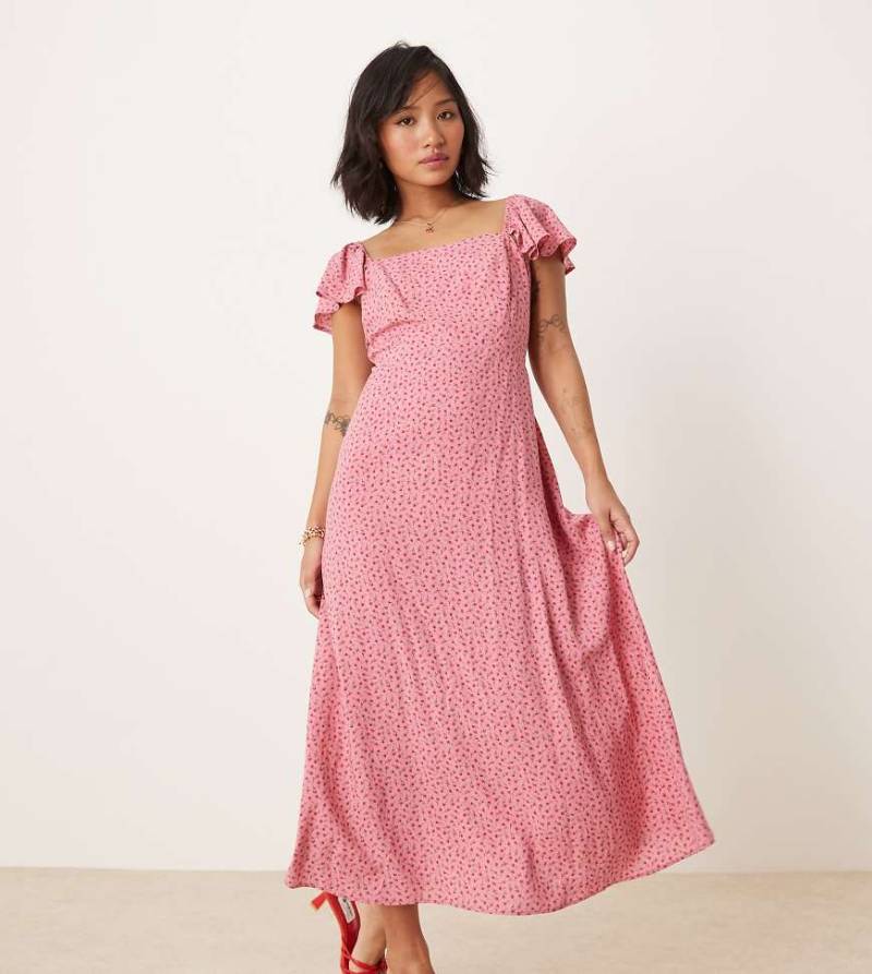 Nobody's Child Petite - Elsie - Midikleid in Rosenknospenrosa mit Trägern mit Flügelbesatz von Nobody's Child Petite