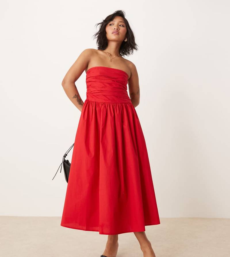 Nobody's Child Petite - Felicity - Trägerloses Midikleid in Rot mit tiefer Taille von Nobody's Child Petite