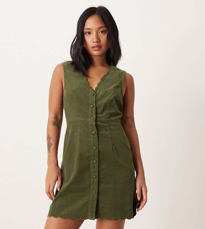 Nobody's Child Petite - Leone - Latzkleid in Grün von Nobody's Child Petite