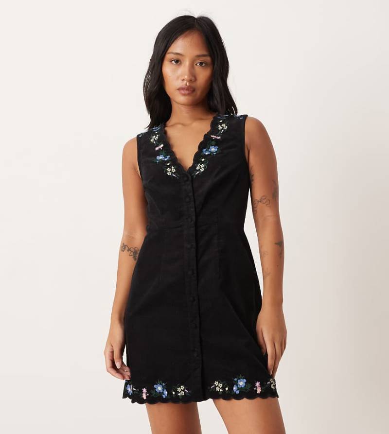 Nobody's Child Petite - Leone - Latzkleid in Schwarz von Nobody's Child Petite