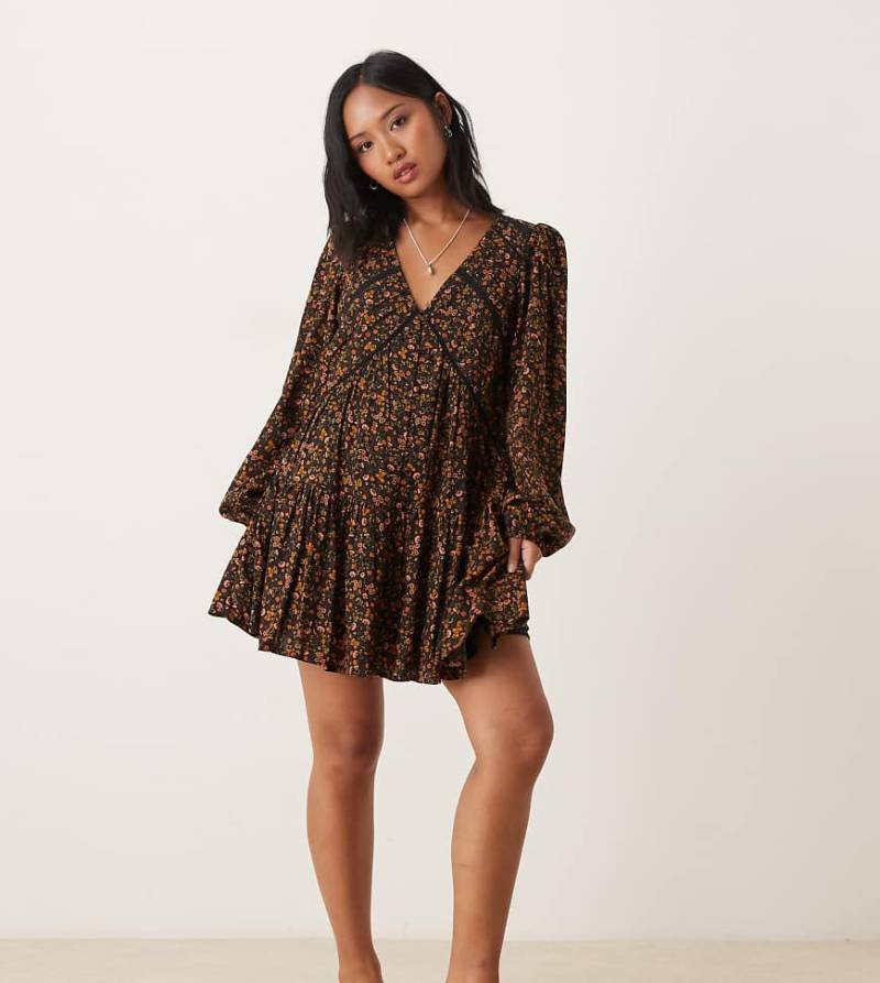 Nobody's Child Petite - Marley - Minikleid mit orangem Blumenmuster-Schwarz von Nobody's Child Petite