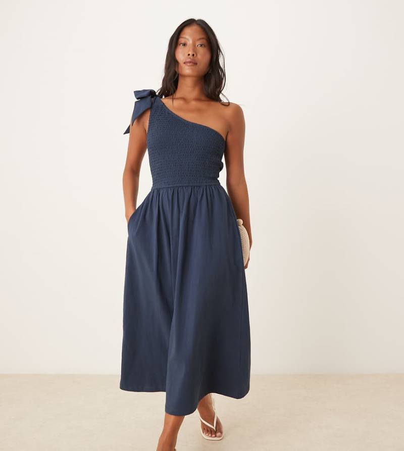 Nobody's Child Petite - Midikleid in Marineblau mit gebundenem One-Shoulder-Träger und Raffung von Nobody's Child Petite