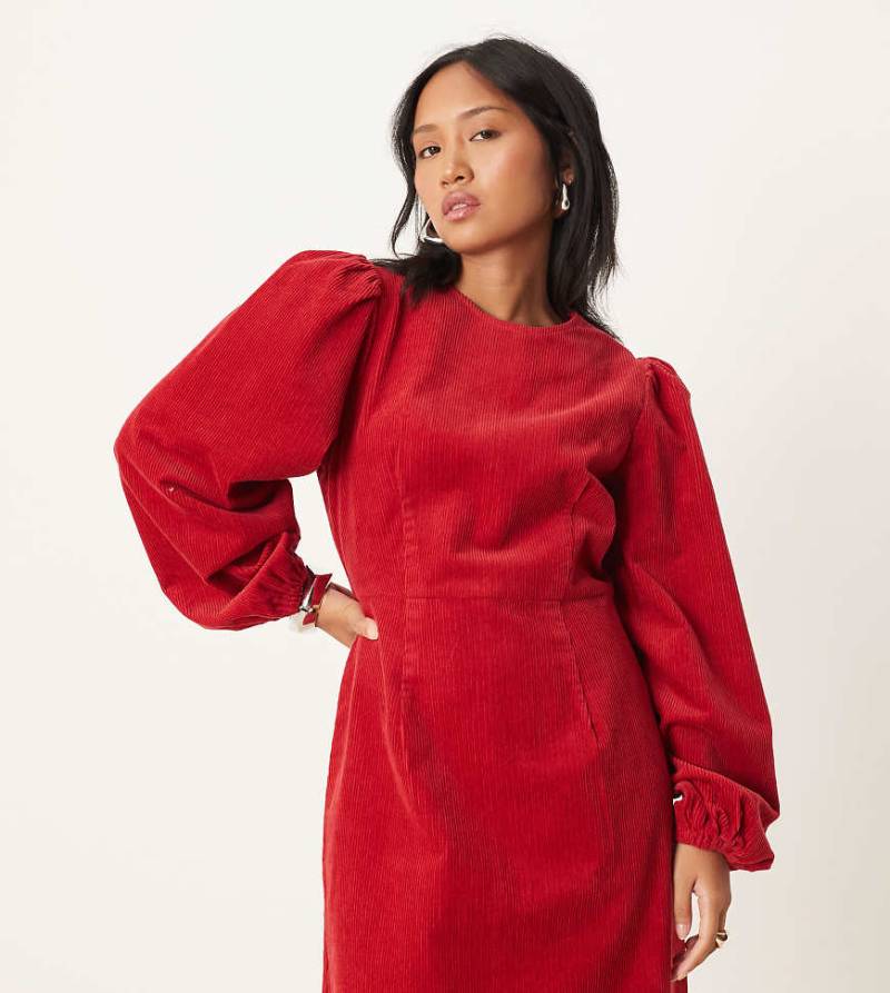 Nobody's Child Petite - Peggy - Minikleid aus Cord in Rot mit Ballonärmeln von Nobody's Child Petite