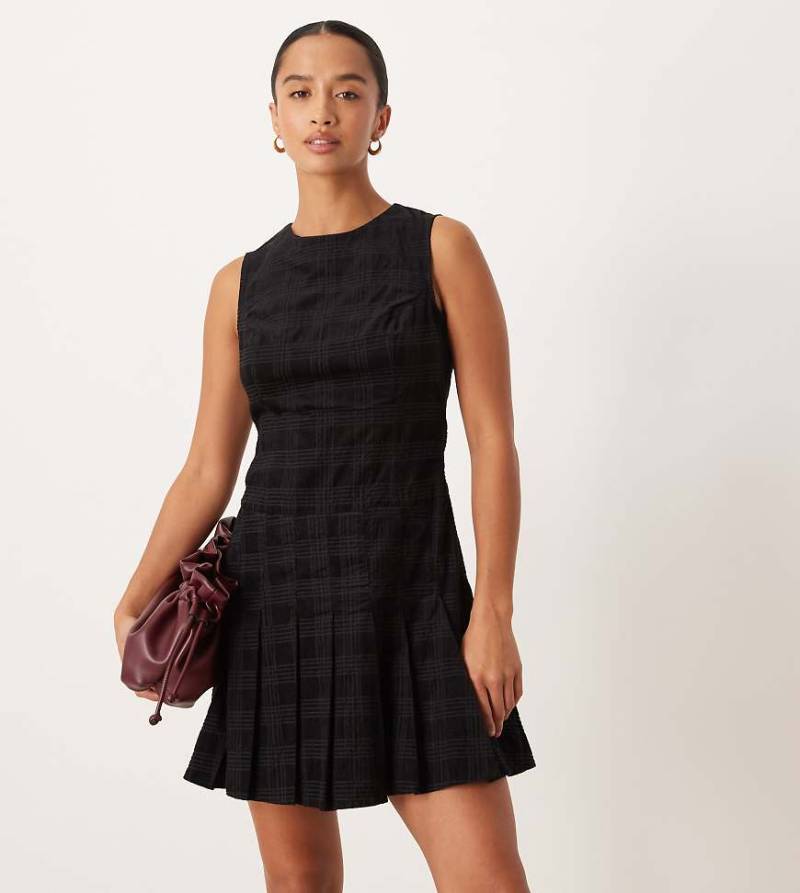 Nobody's Child Petite - Plissiertes, kariertes Minikleid in Schwarz Nobody's Child Petite - Plissiertes, kariertes Minikleid in Schwarz von Nobody's Child Petite