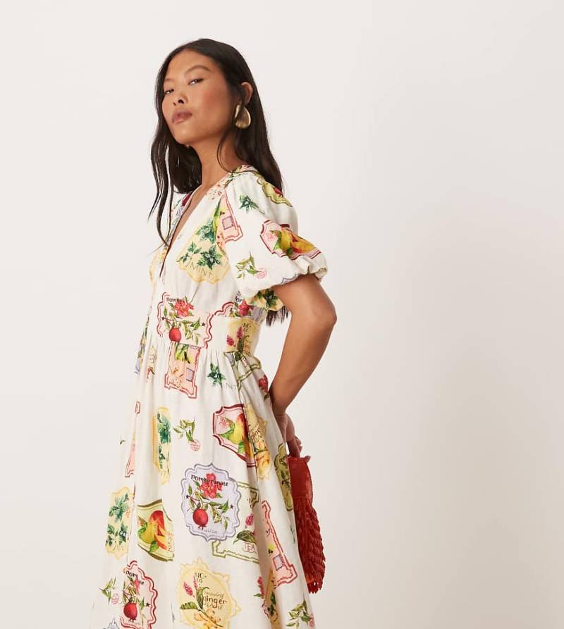 Nobody's Child Petite - Starlight - Midikleid mit Postkarten-Obstprint und Puffärmeln-Bunt von Nobody’s Child Petite