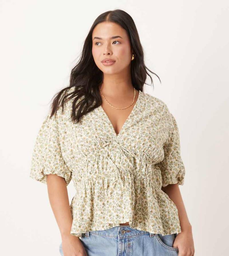 Nobody's Child Plus - Cordellia - Cropped Oberteil mit gelbem Blümchenmuster und Puffärmeln-Bunt von Nobody's Child Plus