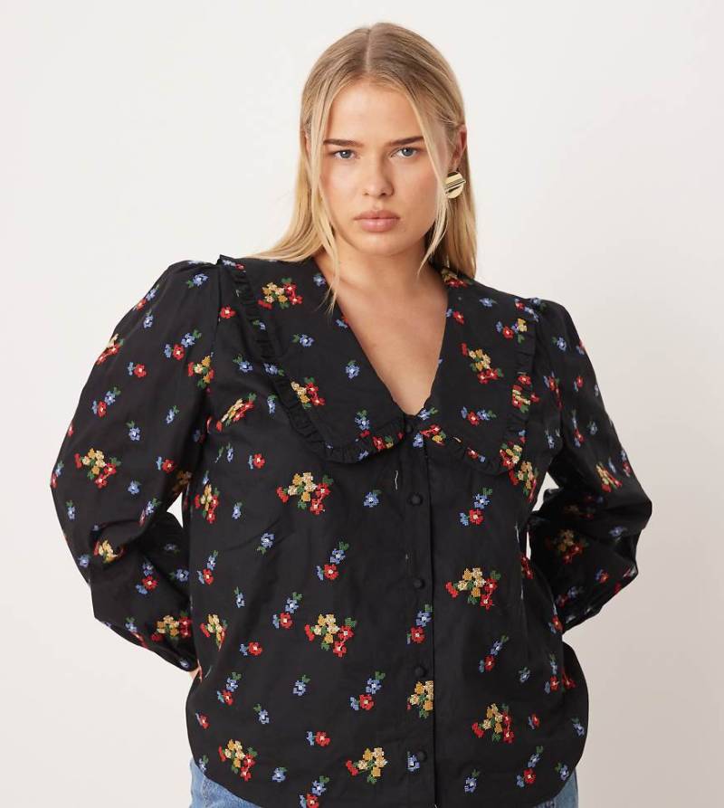 Nobody's Child Plus - Emmie - Hängerbluse in Schwarz mit Blumenmuster-Grün von Nobody's Child Plus