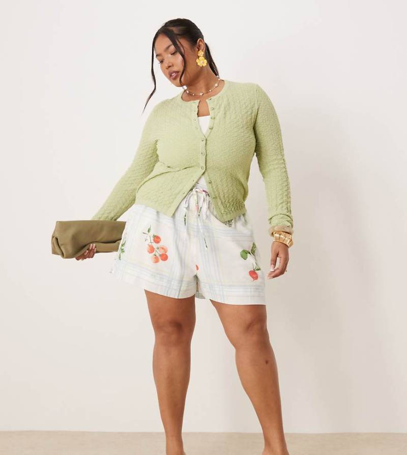 Nobody's Child Plus - Jen - Shorts mit Karo- und Fruchtmuster-Bunt von Nobody's Child Plus