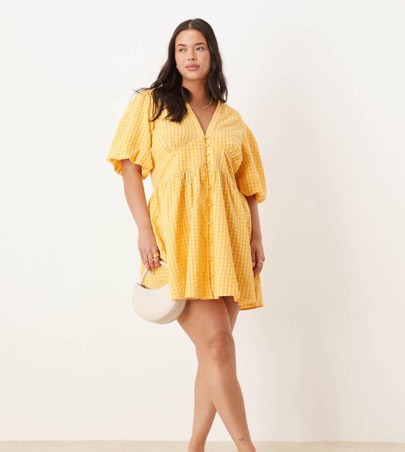 Nobody's Child Plus - Starlight - Minikleid in kariertem Gelb mit Puffärmeln von Nobody's Child Plus