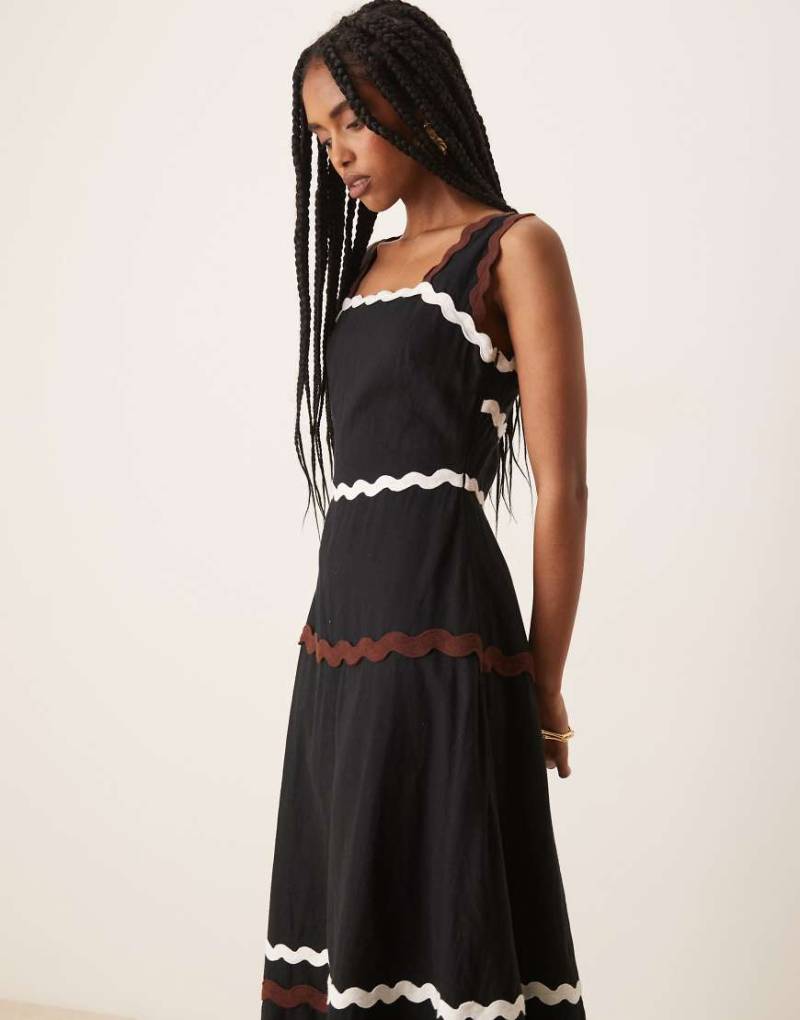 Nobody's Child - Acacia - Midikleid in Schwarz mit Rücken-Cut-out und Zickzack-Borte von Nobody's Child