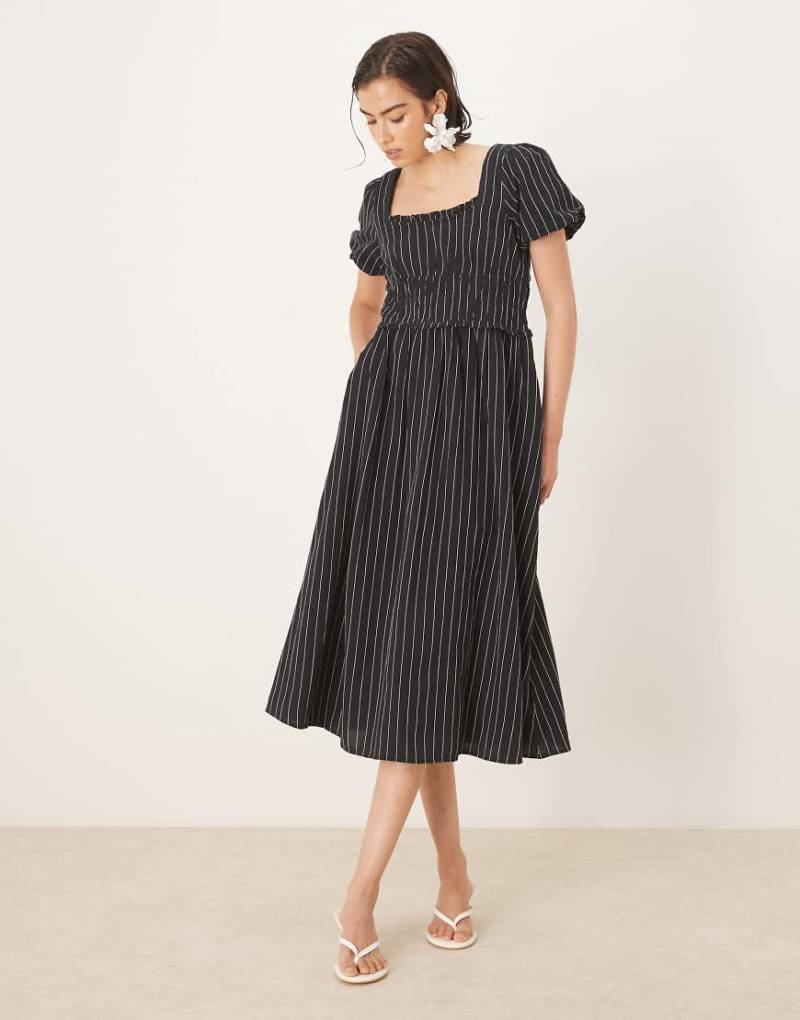 Nobody's Child - Aggie - Midikleid in gestreiftem Schwarz von Nobody's Child