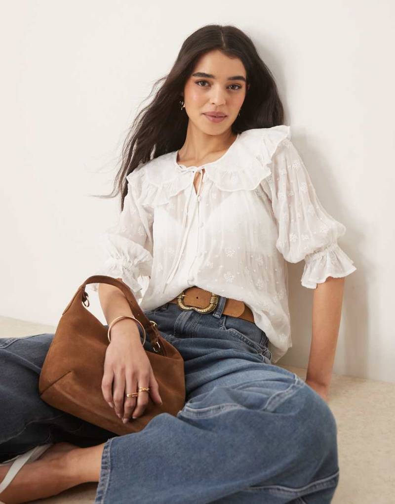 Nobody's Child - Aliya - Boho-Bluse in Weiß mit Rüschen von Nobody's Child