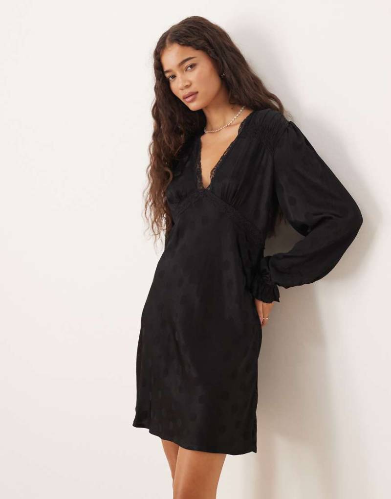 Nobody's Child - Angela - Minikleid in Schwarz mit Spitzenbesatz von Nobody's Child
