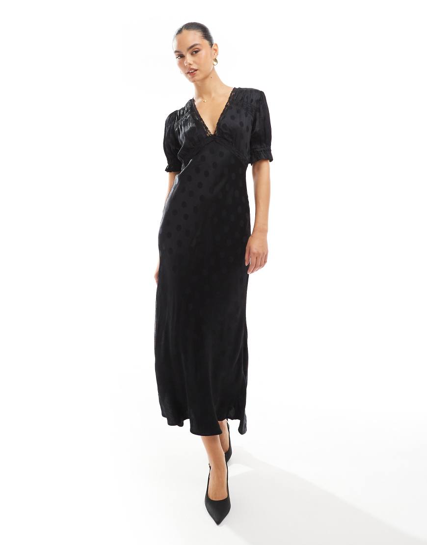 Nobody's Child - Angela - Satin-Maxikleid in Schwarz mit Spitzendetails von Nobody's Child