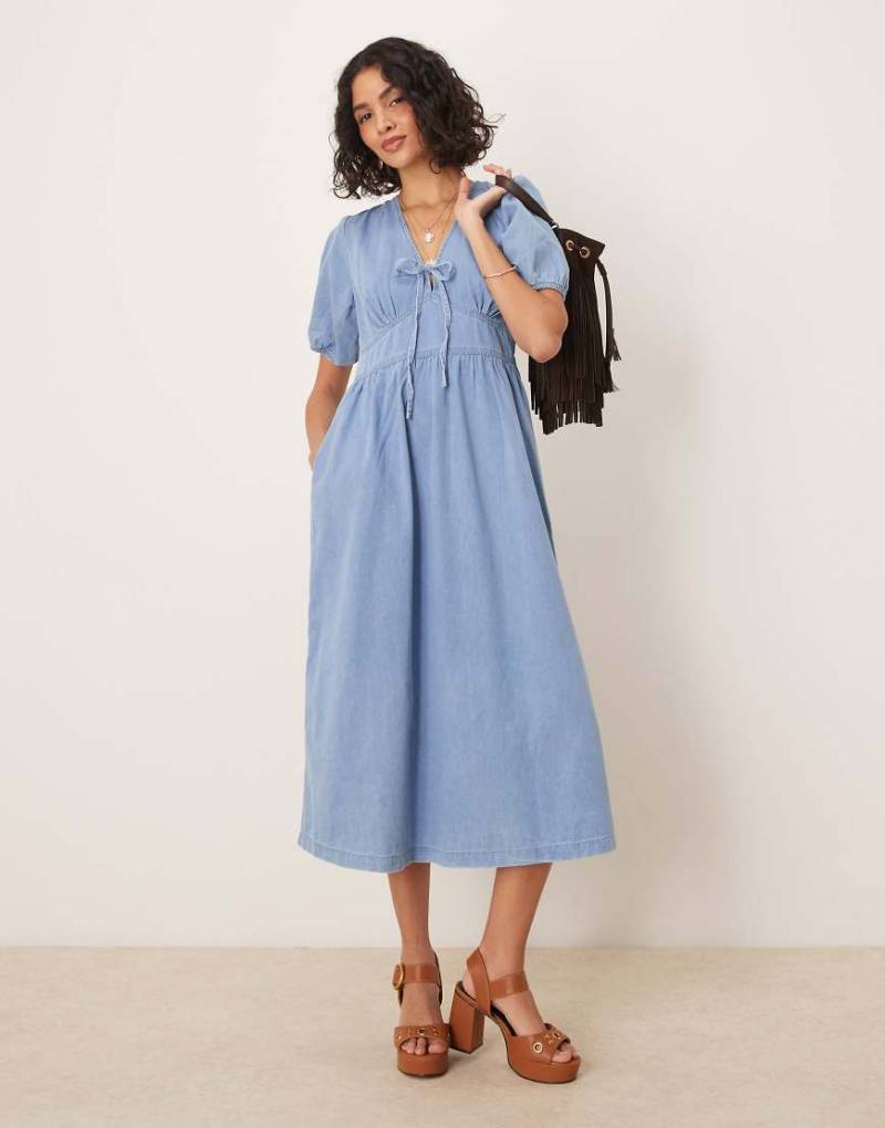 Nobody's Child - Astra - Midikleid in Hellblau aus Denim-Twill von Nobody's Child