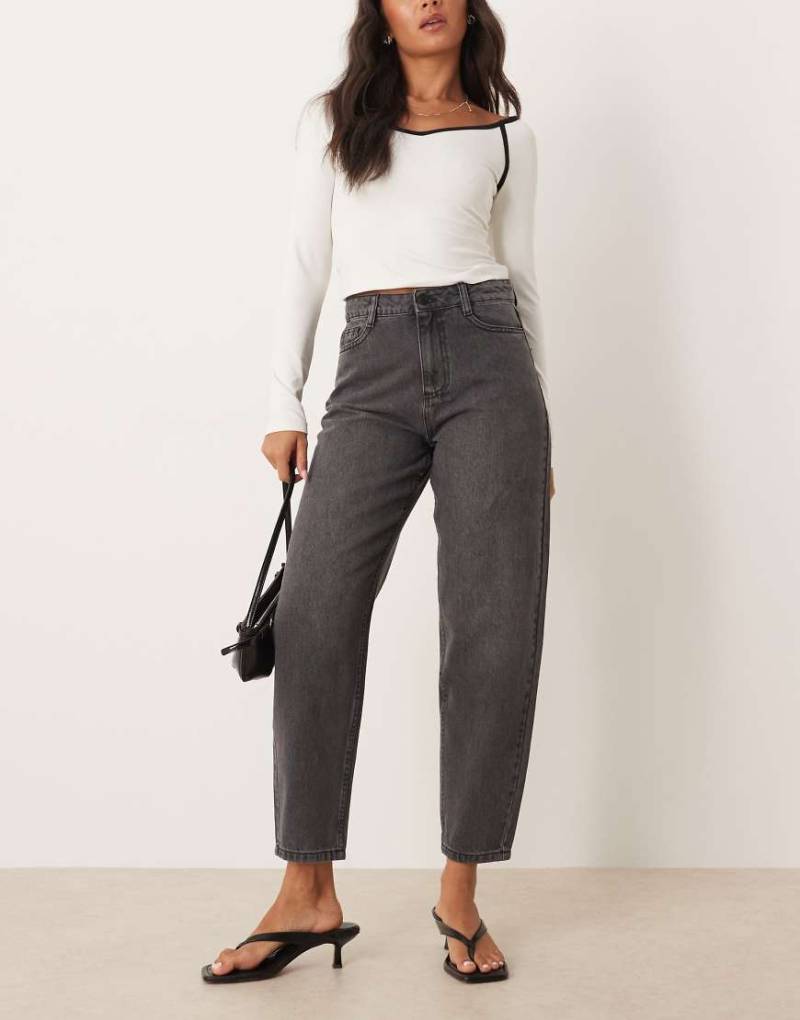 Nobody's Child - Barrel-Leg-Jeans in verwaschenem Schwarz von Nobody's Child