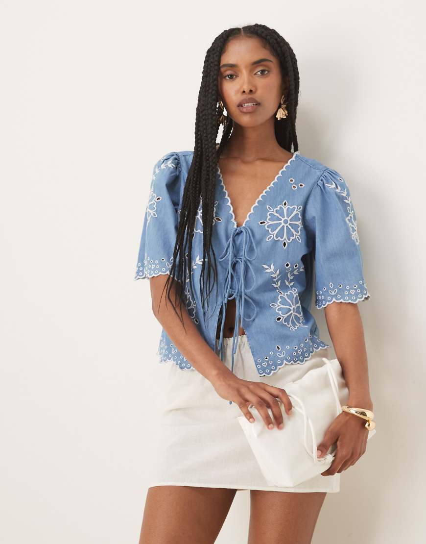 Nobody's Child - Besticktes Jeansoberteil in Vintage-Waschung mit Bindedetail-Blau Nobody's Child - Besticktes Jeansoberteil in Vintage-Waschung mit Bindedetail-Blau von Nobody's Child
