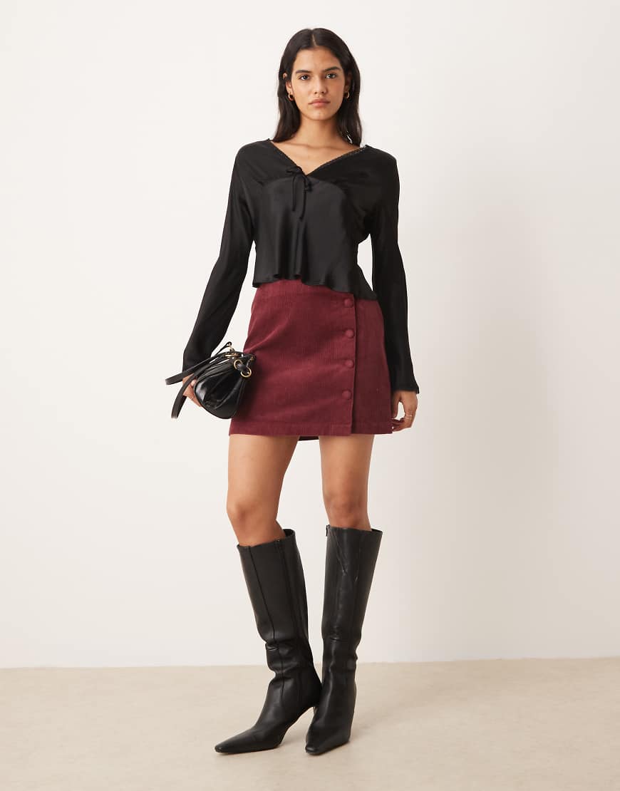 Nobody's Child - Bingley - Minirock in Rot mit Knopfleiste-Grün von Nobody's Child