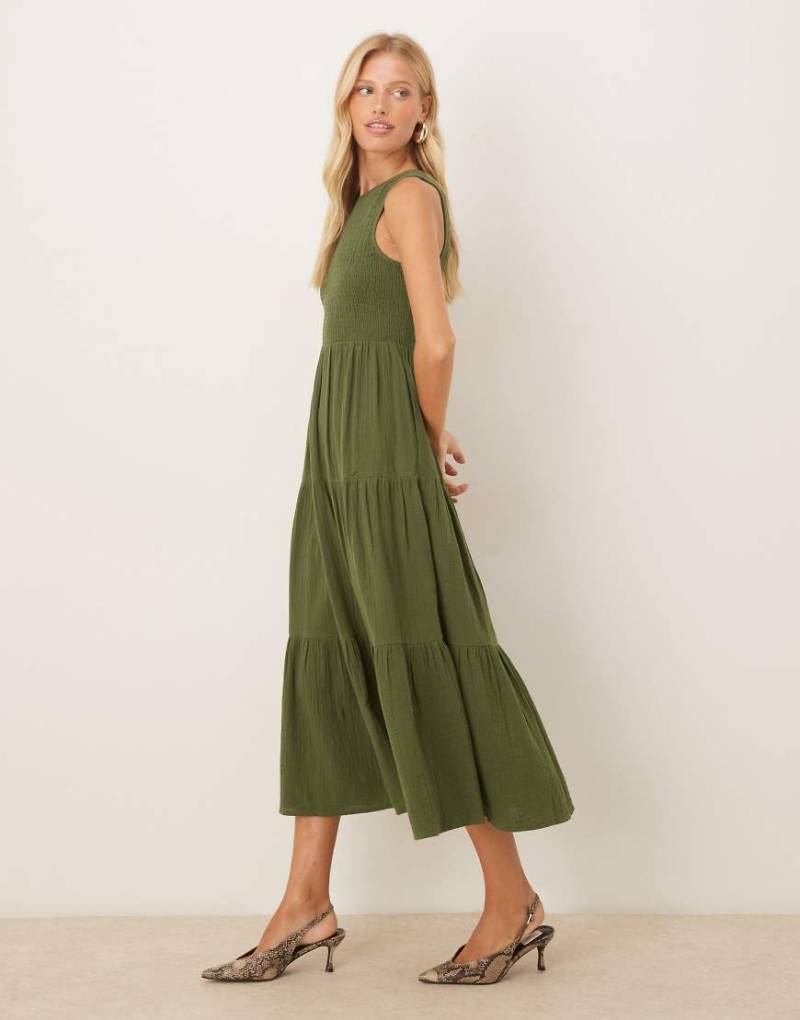 Nobody's Child - Charlie - Ärmelloses, gestuftes Midikleid in Khaki-Grün von Nobody's Child