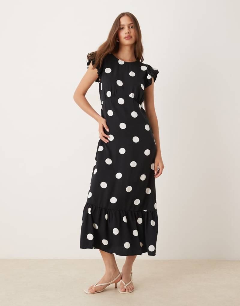 Nobody's Child - Clara - Midikleid mit Punktmuster in Schwarz-Weiß und Rüschenärmeln von Nobody's Child