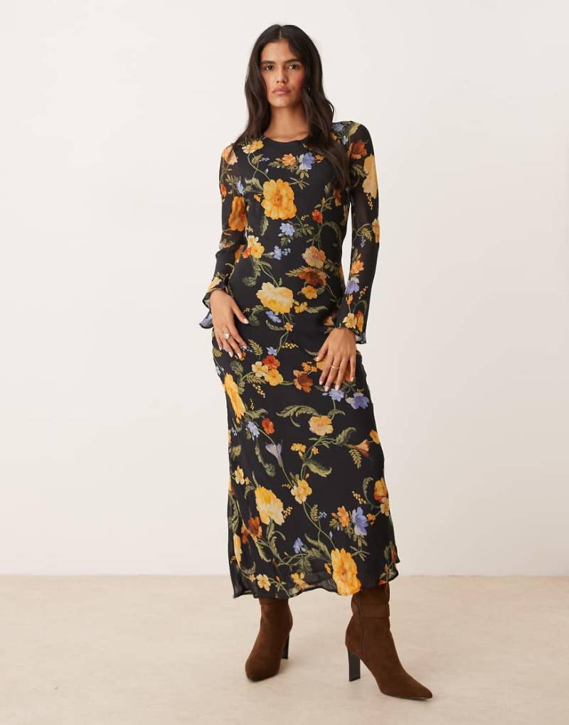 Nobody's Child - Clarissa - Midikleid in Schwarz mit Blumenmuster und ausgestellten Ärmeln von Nobody's Child