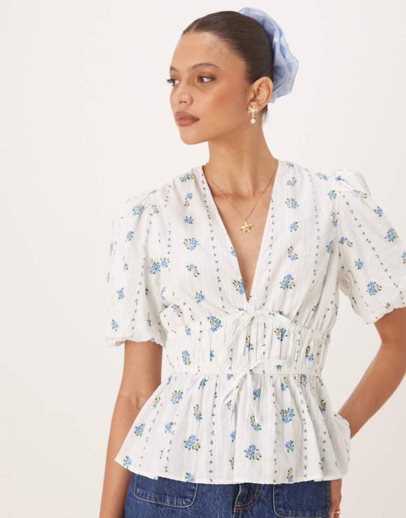 Nobody's Child - Cordelia - Oberteil in Weiß mit Blümchenmuster und Puffärmeln von Nobody's Child