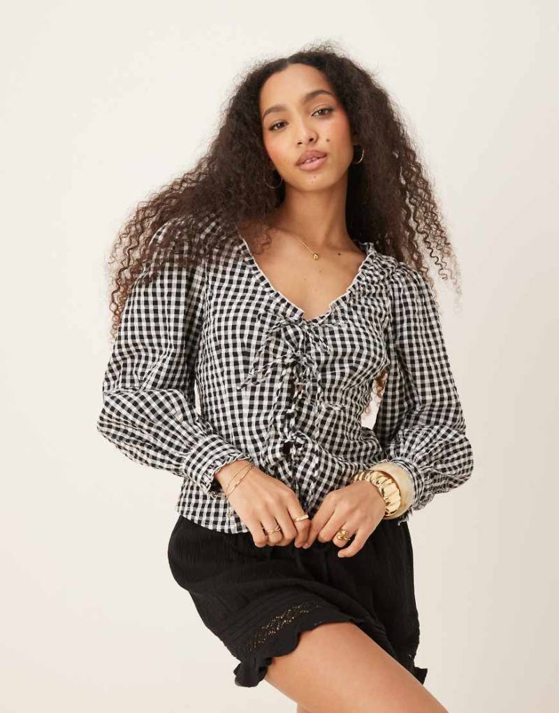 Nobody's Child - Dallas - Bluse mit gebundener Vorderseite und schwarz-weißem Vichy-Karomuster von Nobody's Child