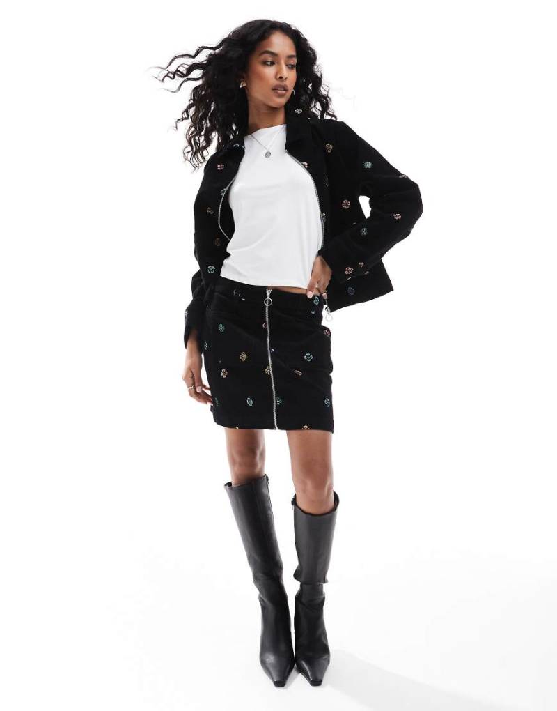 Nobody's Child - Dalston - Bestickter Minirock aus Cord in Schwarz, Kombiteil-Bunt von Nobody's Child