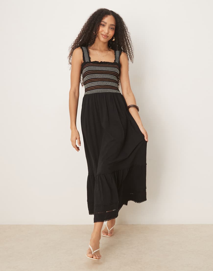 Nobody's Child - Fifi - Satin-Maxikleid in Schwarz mit gestreiftem Oberteil und eckigem Ausschnitt von Nobody's Child