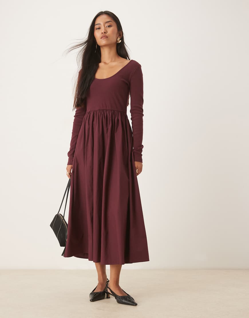 Nobody's Child - Geripptes Midaxikleid in Burgunderrot mit U-Ausschnitt und Popeline-Rock von Nobody's Child