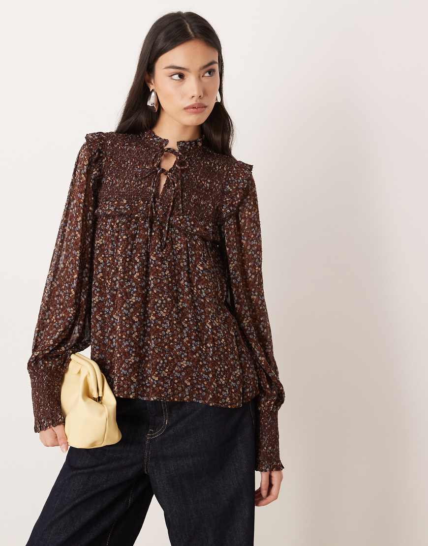 Nobody's Child - Joan - Gesmokte Bluse in Braun mit Blumenmuster-Brown von Nobody's Child