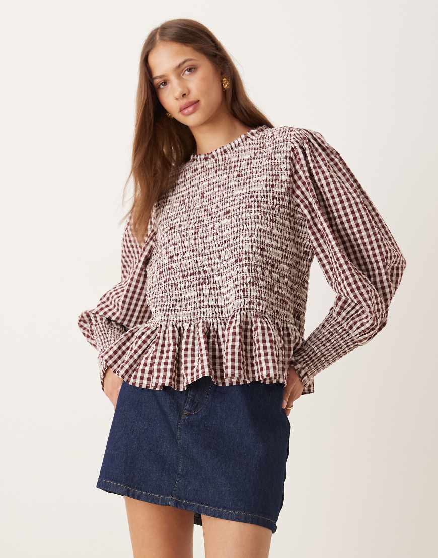 Nobody's Child - Knowles - Karierte Bluse in Braun mit Ballonärmeln und gesmokten Details von Nobody's Child