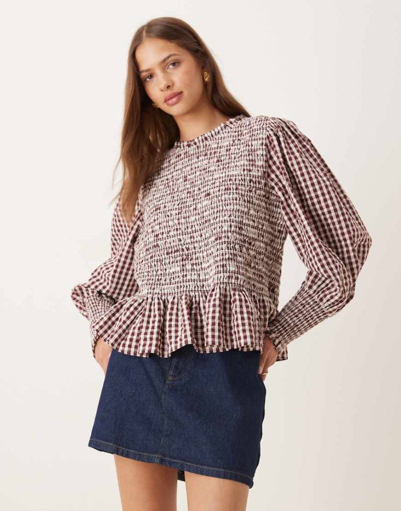 Nobody's Child - Knowles - Karierte Bluse in Braun mit Ballonärmeln und gesmokten Details von Nobody's Child