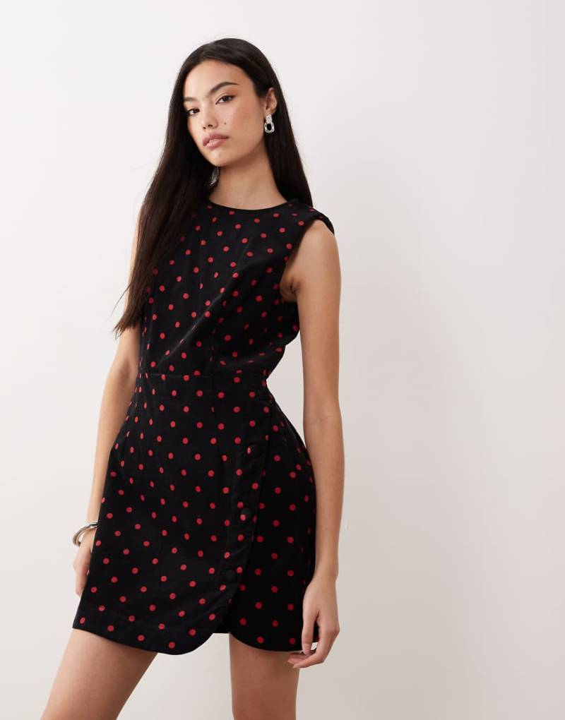 Nobody's Child - Kurzes Latzkleid aus Cord in Schwarz mit Punkten-Grün von Nobody's Child