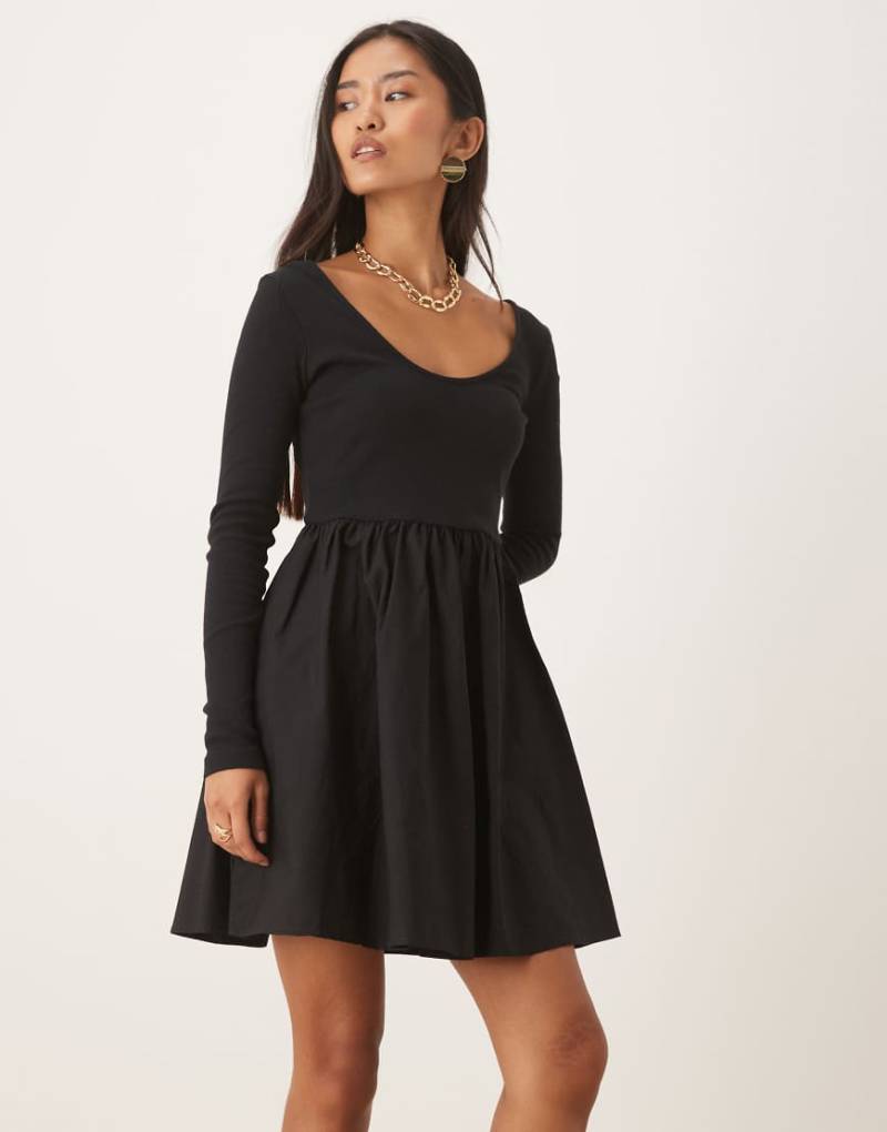 Nobody's Child - Langärmliges Minikleid in Schwarz mit U-Ausschnitt von Nobody's Child