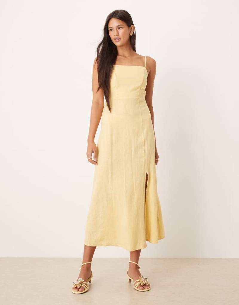 Nobody's Child - Maddie - Midi-Trägerkleid in Gelb mit eckigem Ausschnitt Nobody's Child - Maddie - Midi-Trägerkleid in Gelb mit eckigem Ausschnitt von Nobody's Child