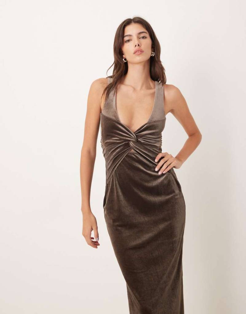 Nobody's Child - Margot - Rückenfreies Samt-Midikleid in Braun-Brown von Nobody's Child