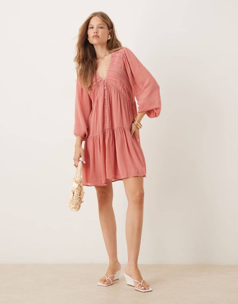 Nobody's Child - Marley - Kurzes Boho-Kleid in Altrosa mit V-Ausschnitt von Nobody's Child