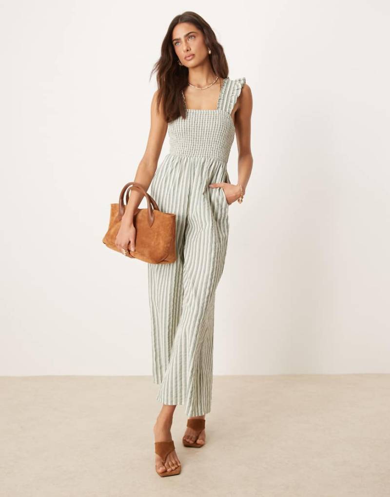 Nobody's Child - Maya - Jumpsuit in Grün gestreift mit gerüschten Ärmeln und weitem Bein1 von Nobody's Child